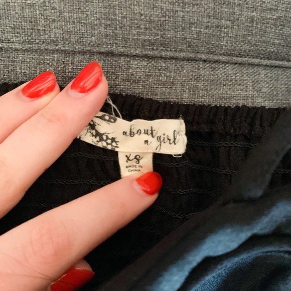 Super Cute Black Romper with Pockets!!! - Picture 4 of 4